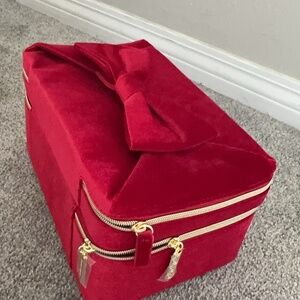 Brand new Estée Lauder 2024 limited train case